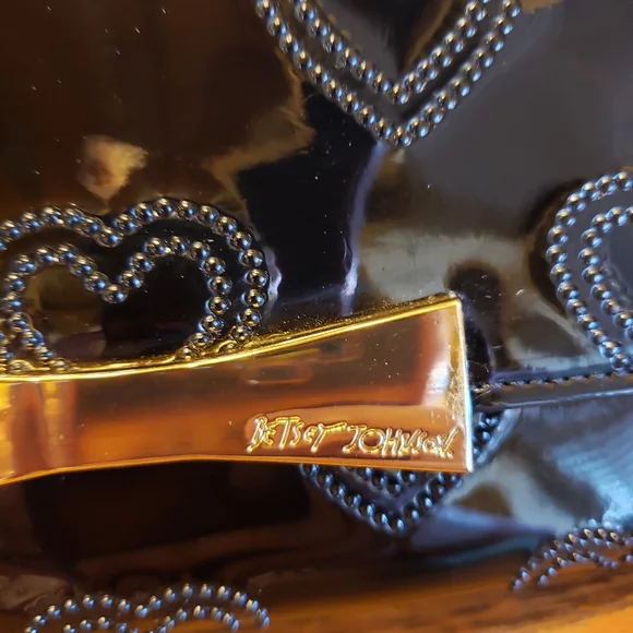 Betsey Johnson Heart Black Crossbody - Picture 8 of 12